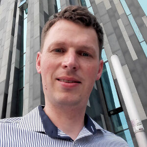 Stefan Jänicke vor der Universität in Leipzig